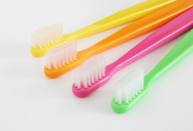 並んだ歯ブラシ